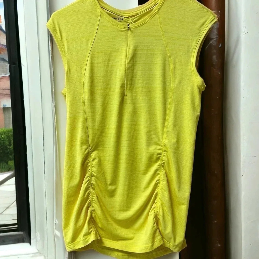 Athleta women’s cap sleeve workout shirt. Size small
